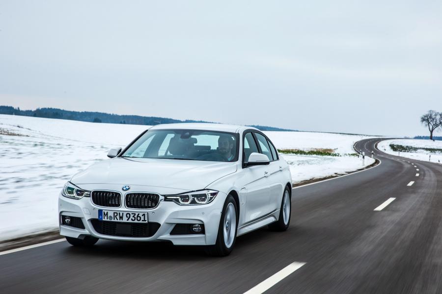  BMW 330e M Sport 2016 года  (фото 1 из 40)